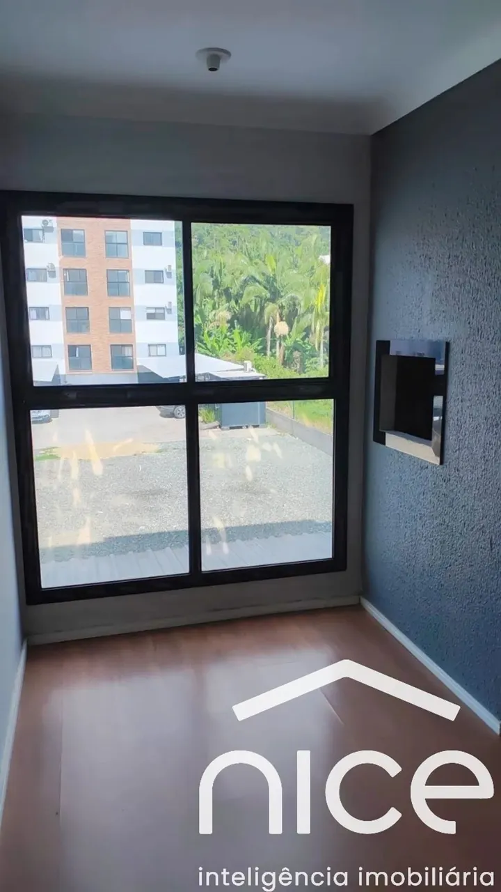 Apartamento Semi Mobiliado com 02 Dormitórios no bairro Espinheiros na cidade de Itajaí/SC