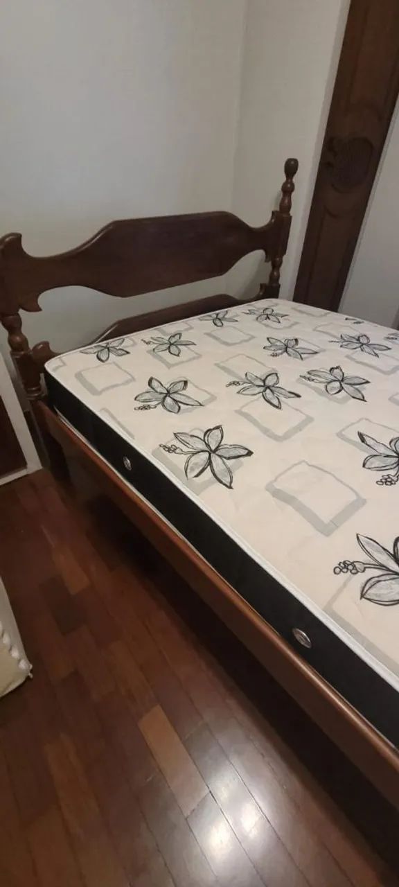 Cama casal em madeira sucupira ,com colchão.  - Foto 4