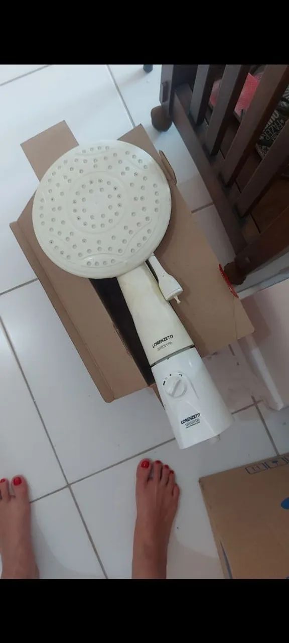 Chuveiro com pequeno defeito 64842821213825120