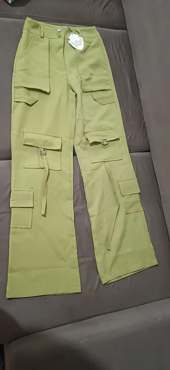 Calça Cargo Verde com Bolsos