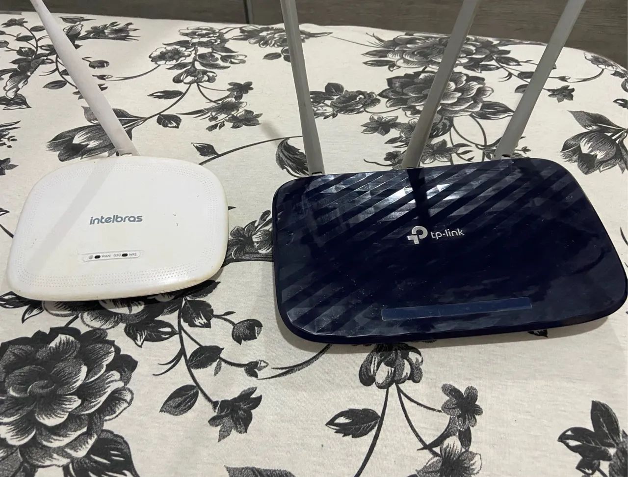 Roteadores Intelbras e TP-Link