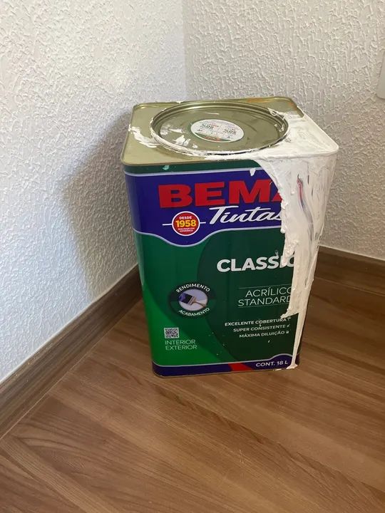 Tinta de boa qualidade usada menos da metade.