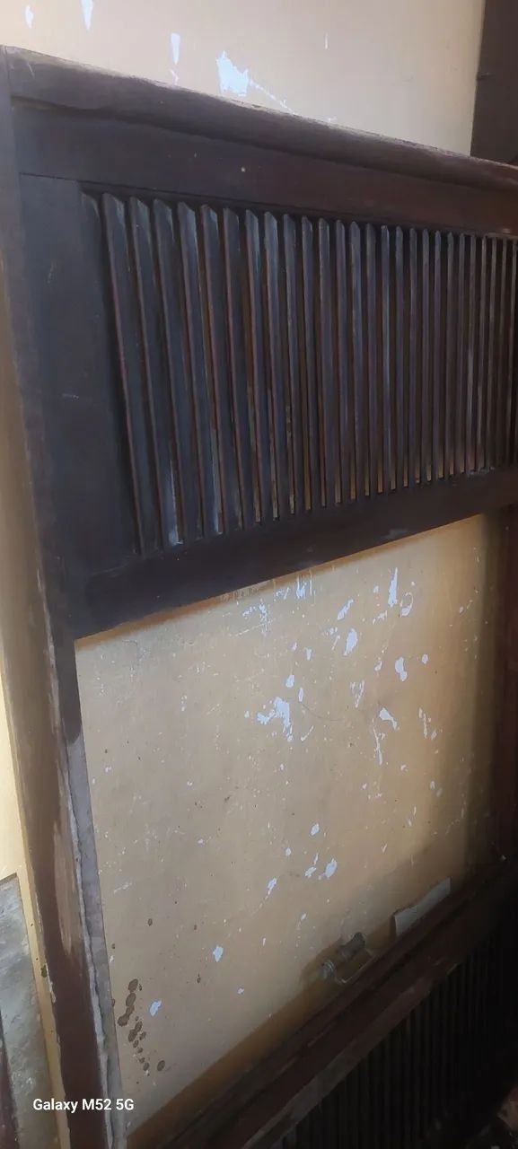 Janelas de madeira antigas com vidros - Foto 4