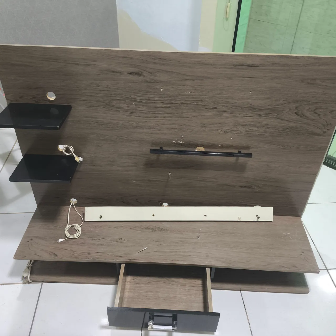 Rack para TV em Madeira - Novo com leds em volta 