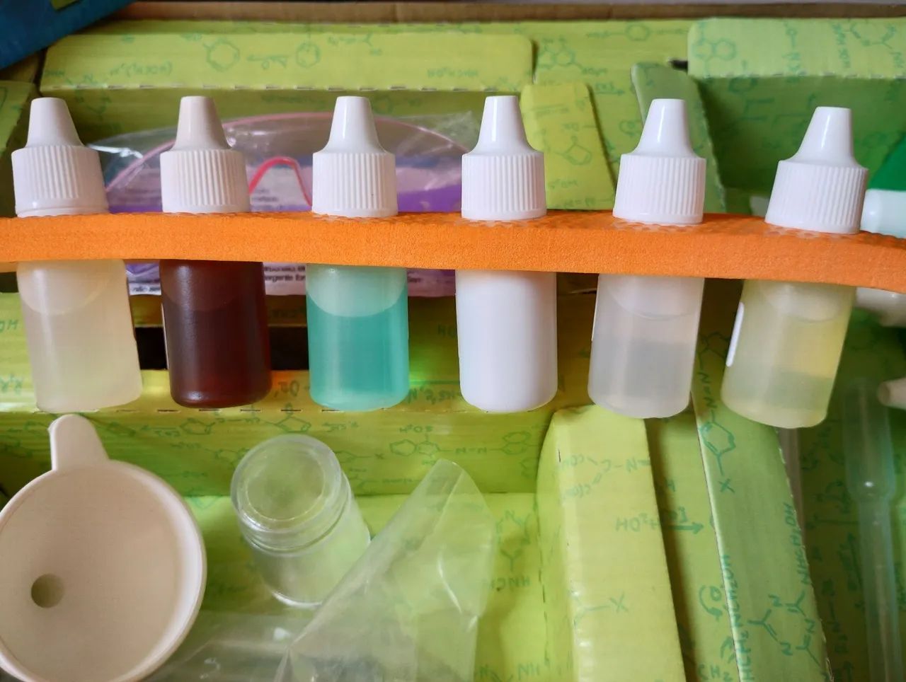 Jogo de Tabuleiro Laboratório de Química +10 - Foto 4