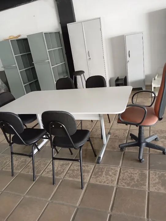 Mesa de escritório com gaveta - Foto 2