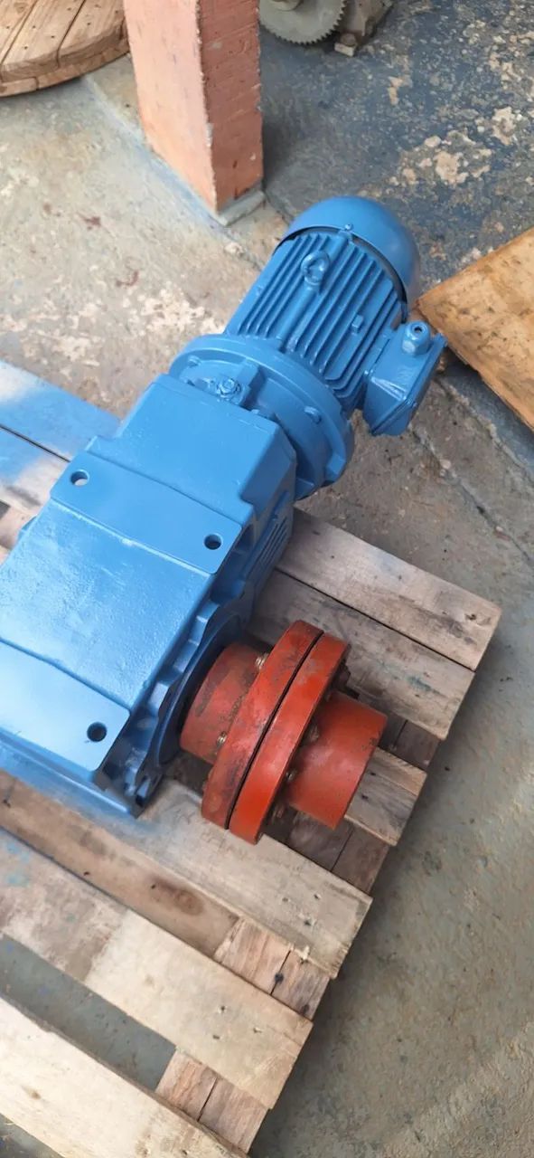 Motoredutor trifásico 4 cv redução 99.5 bonfigliole. - Foto 2