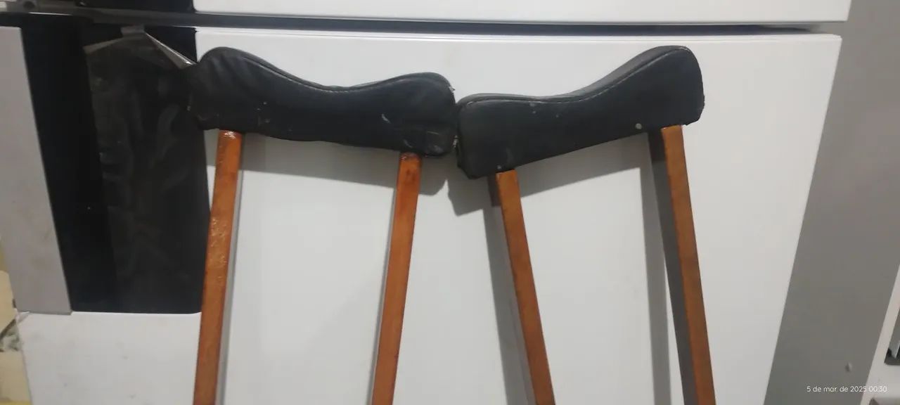 Par de Muletas de Madeira - Foto 4