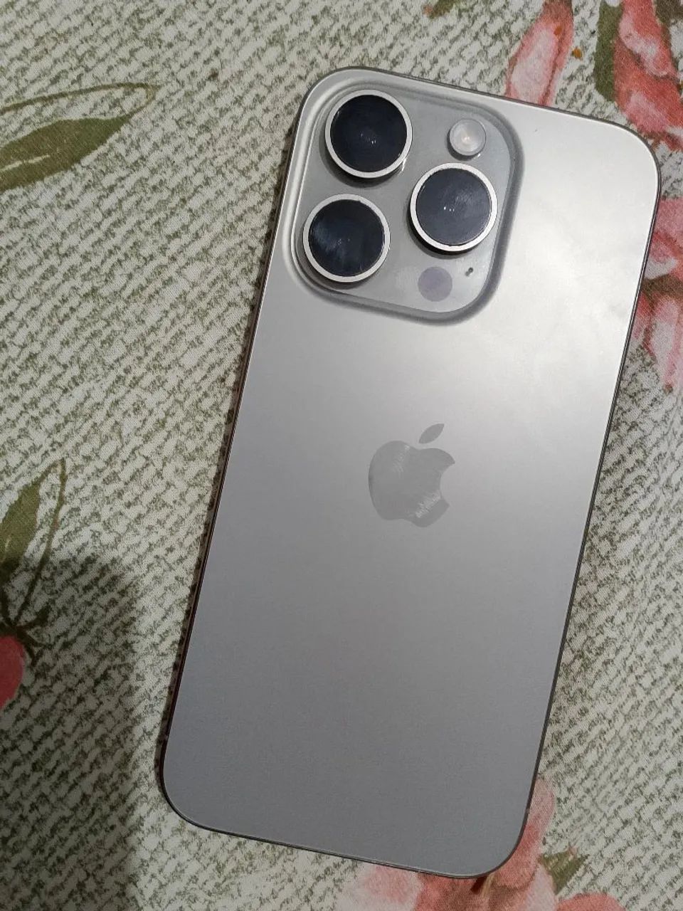 IPhone 15 pro bem conservado  - Foto 2