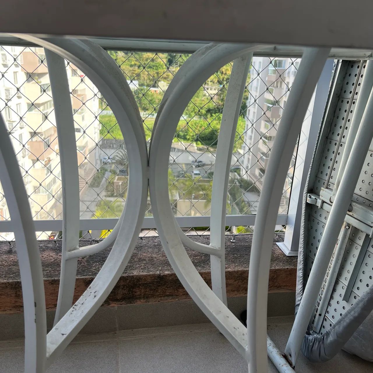 Mesa de ferro com tampo de vidro para varanda  - Foto 4
