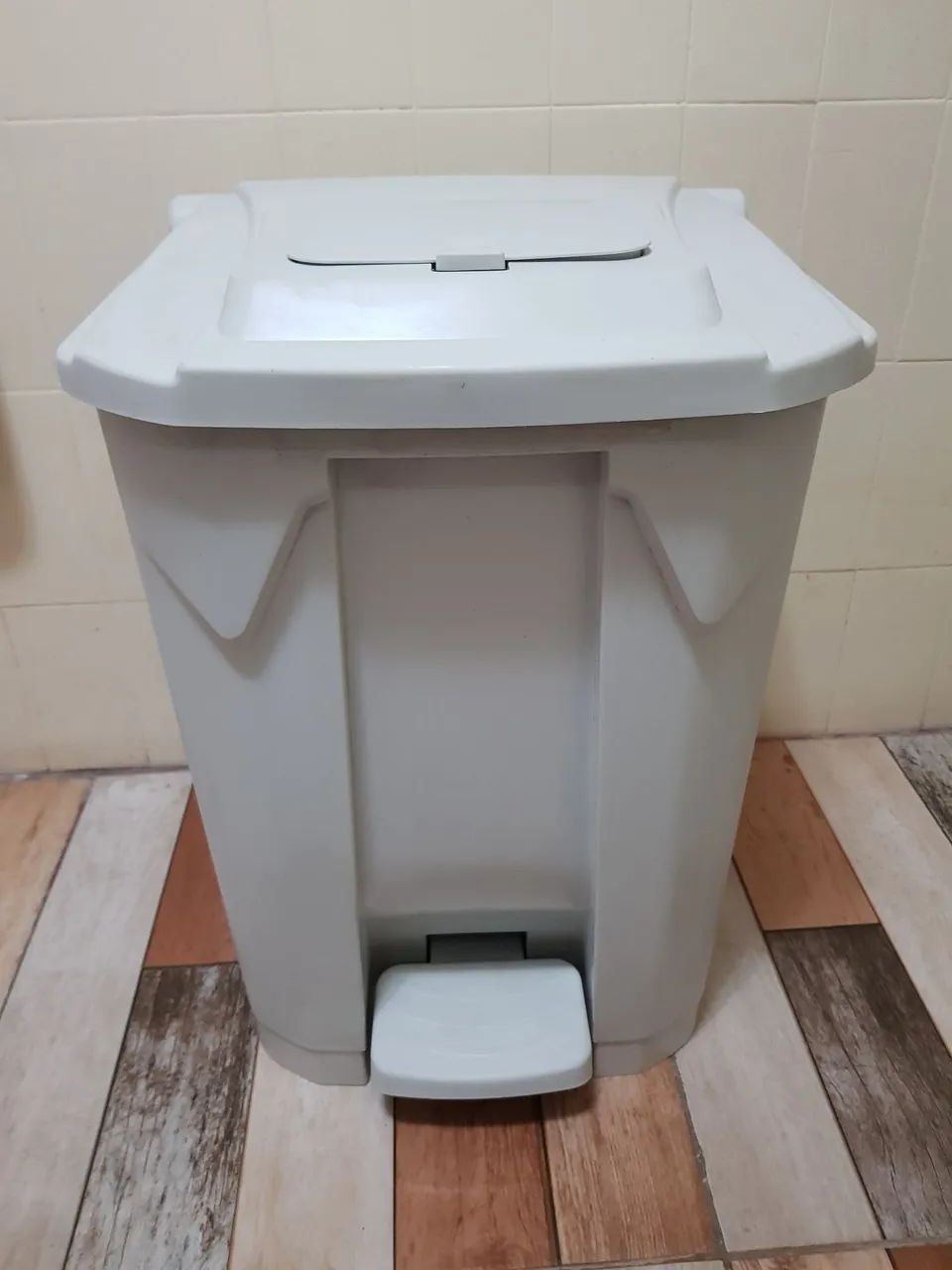 Lixeira para Cozinha com Pedal
