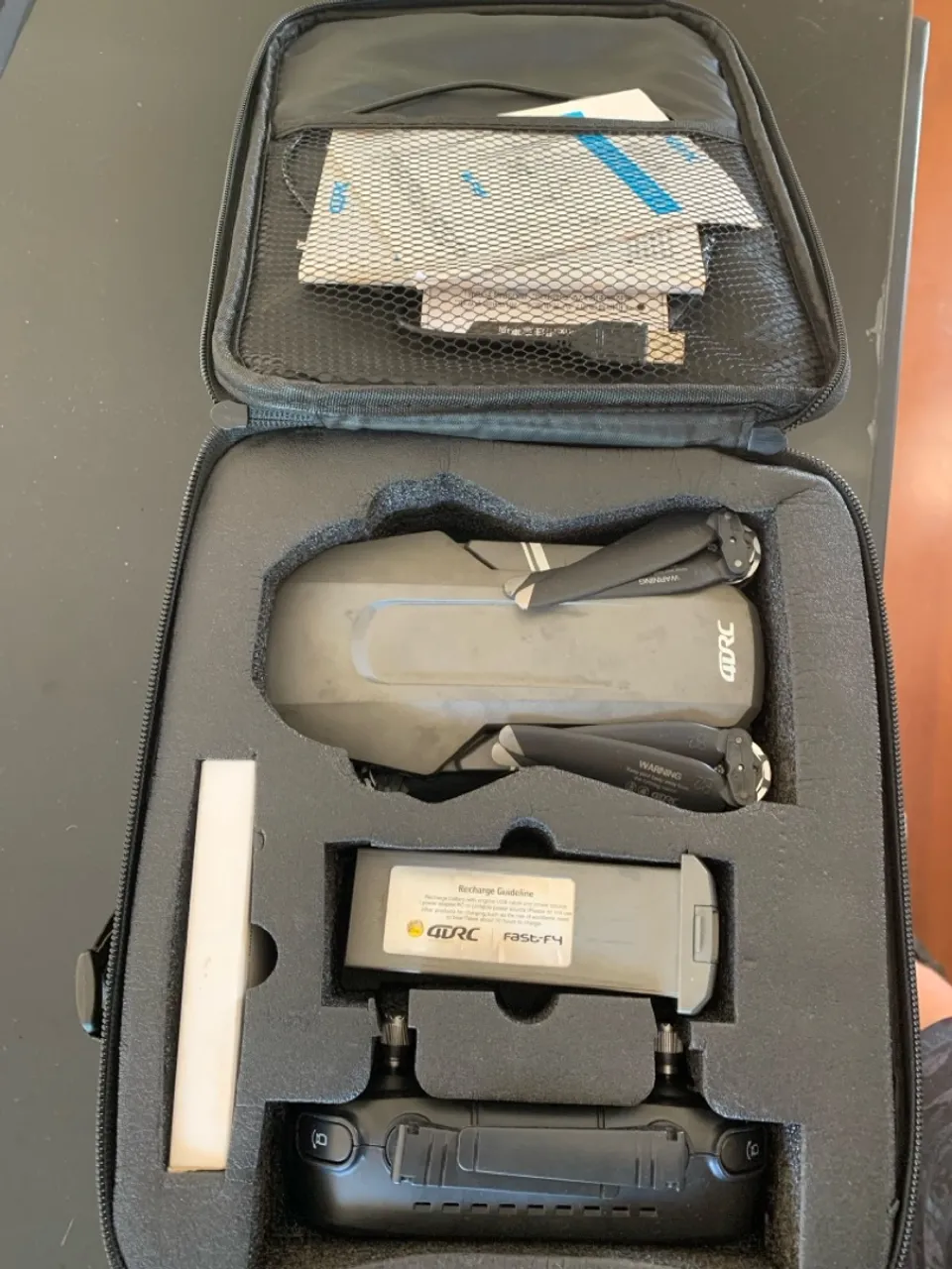Drone com controle remoto e bateria fast f-4 4drc