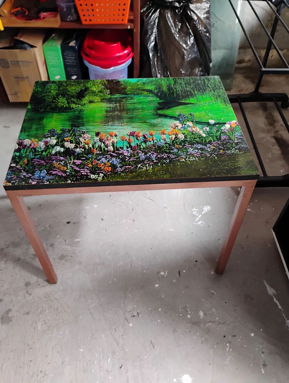 Mesa de centro ou canto com tampo floral - vintage