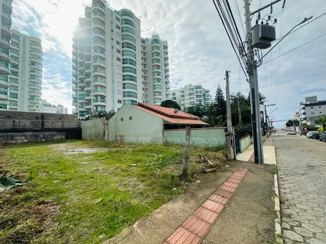 Terreno Raro para Aluguel Anual na Praia Brava - A 250m do Mar!