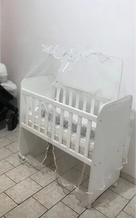 Berço de bebê branco com mosquiteiro - Foto 2