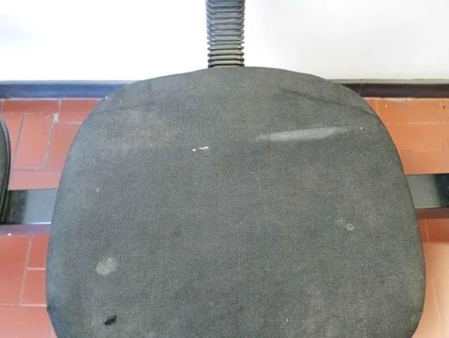 Longarina c/ 3 assentos Melanninos em Estofado / Aço Preto 82 cm x 145 cm x 52 cm - Foto 2