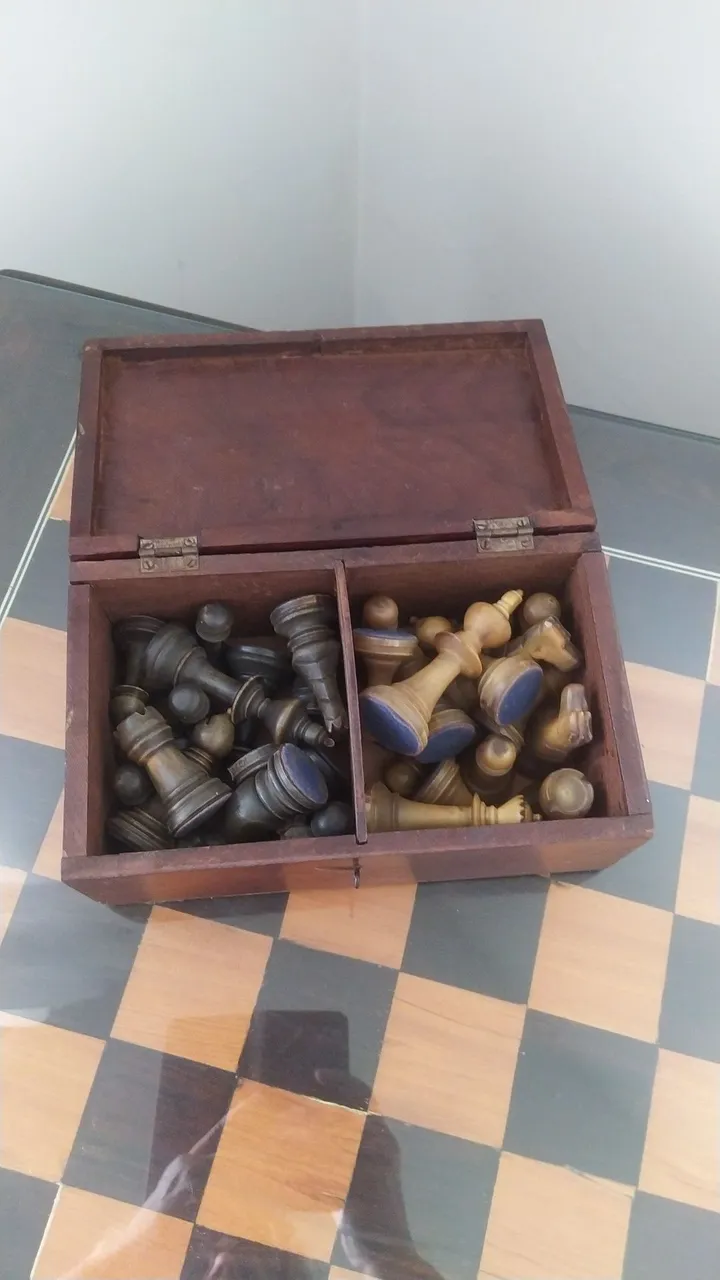 Jogo de Xadrez Clássico em Madeira