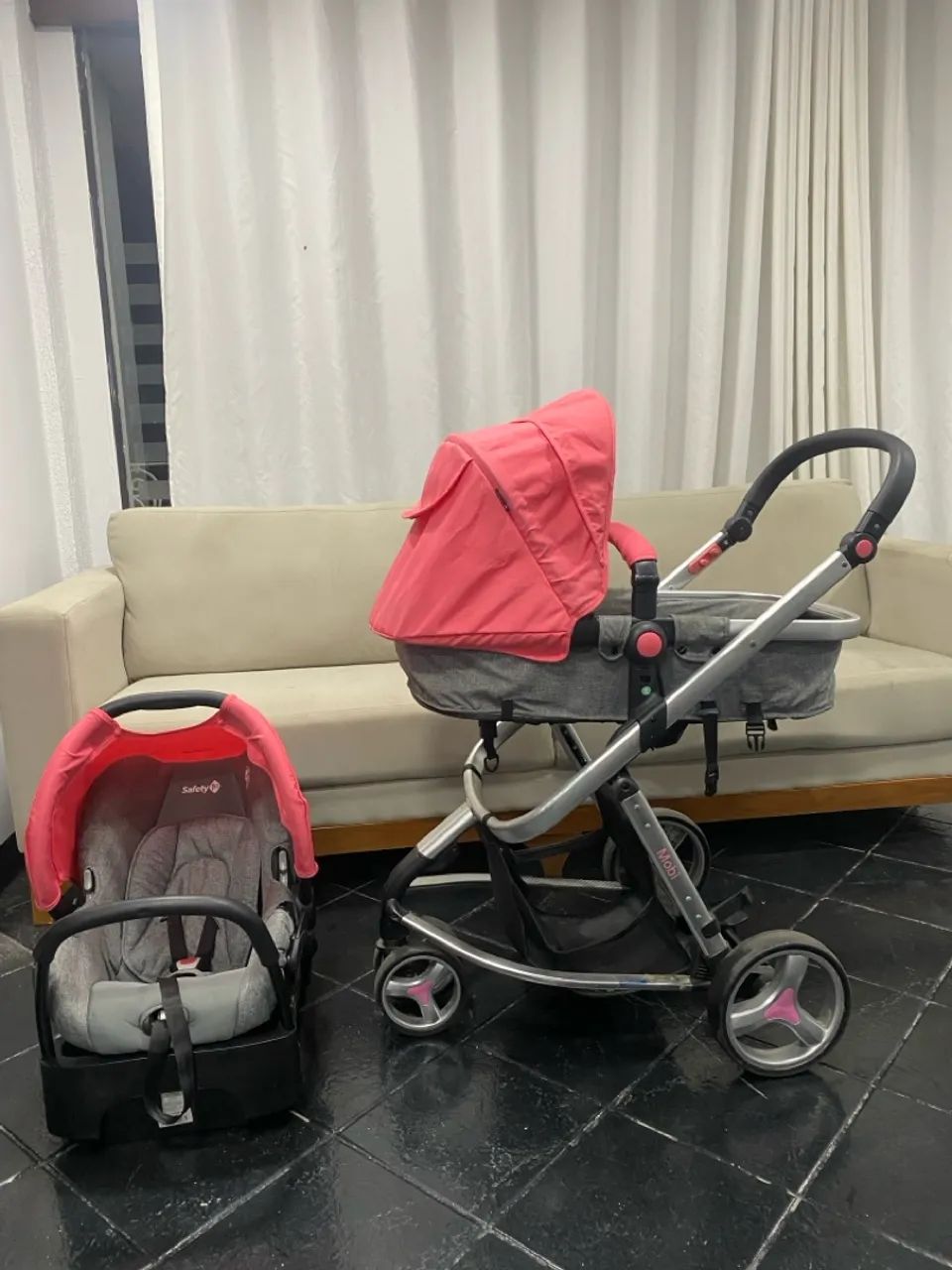 Carrinho de bebê com bebê conforto Safety - Foto 5