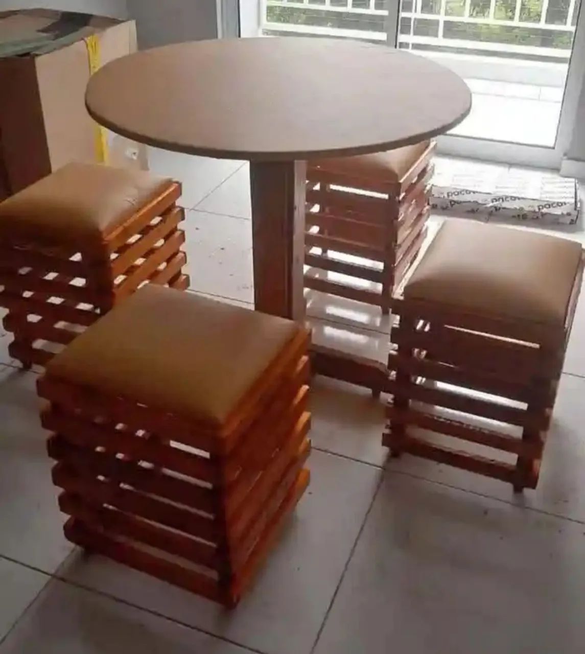 Conjunto Mesa Redonda com 4 Bancos - Foto 3