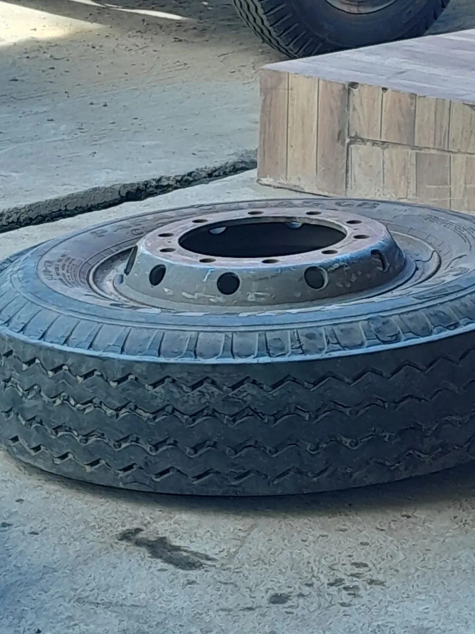 2.PNEUS 900/20 COM RODAS