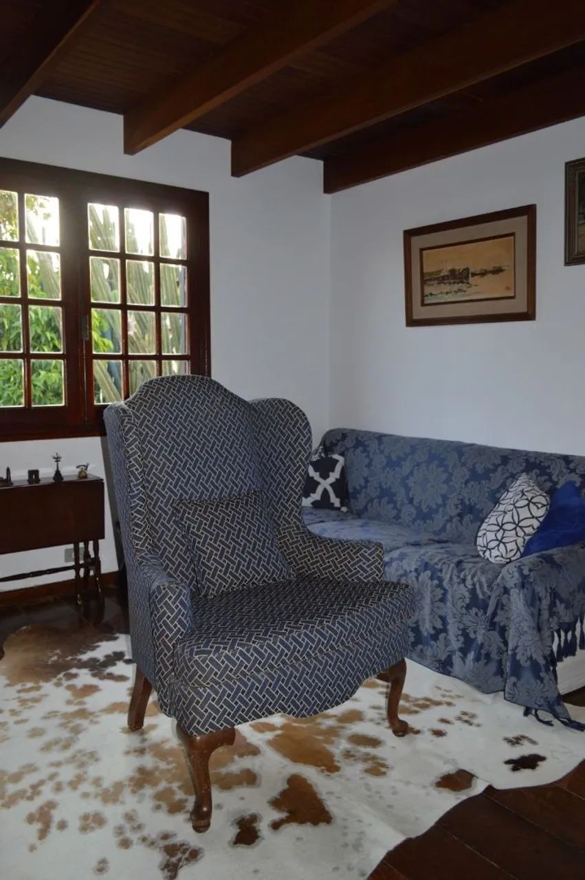 Poltrona Berger azul e branca