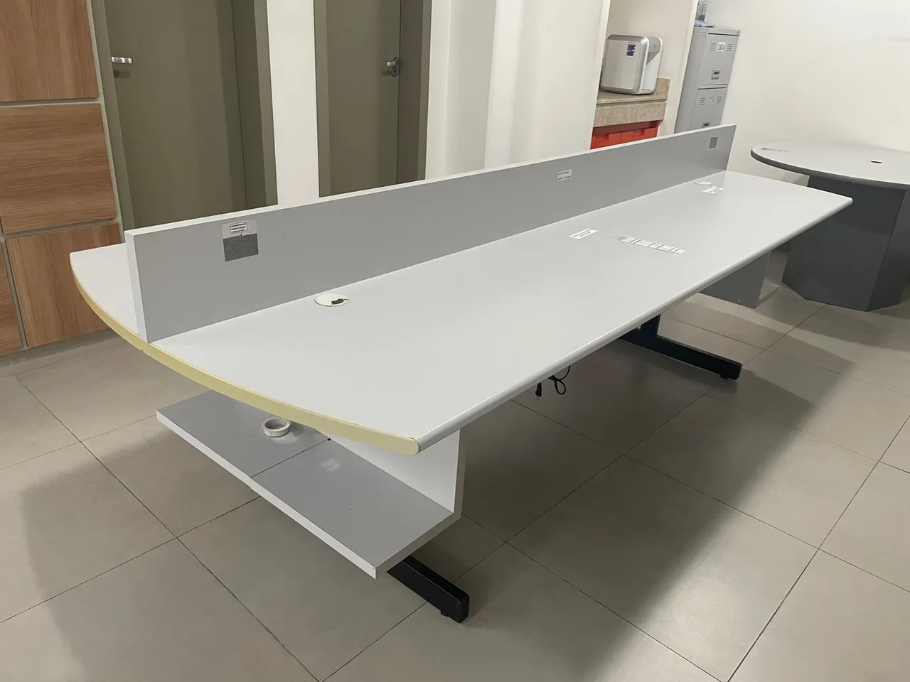 Bancada com 4 estações de trabalho