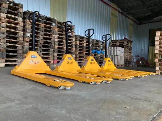 Paleteira manual 2 toneladas com garantia - Foto 2