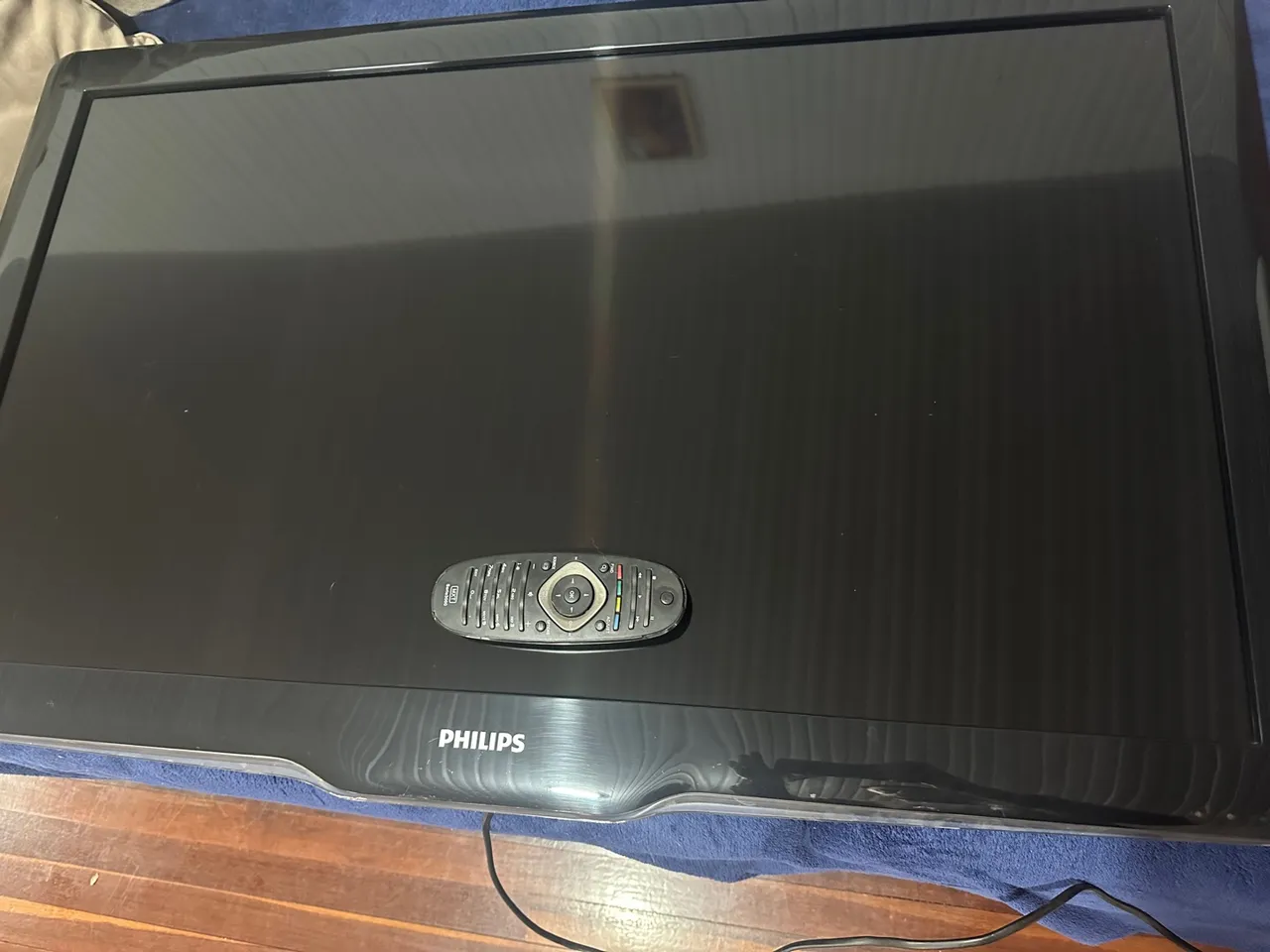 TV Philips 40 polegadas com controle remoto