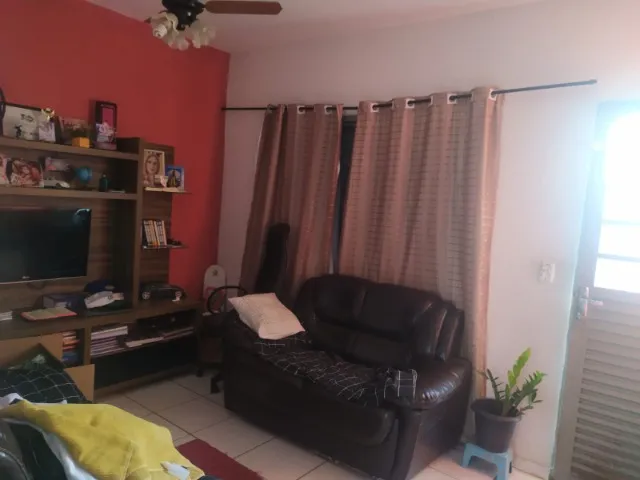 Alugo casa ótima localização