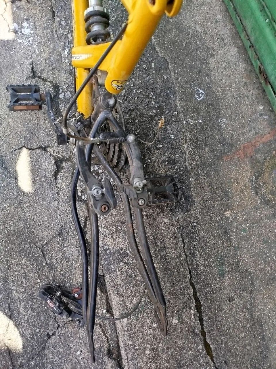 Quadro bicicleta aro 26, no estado que tá  - Foto 3