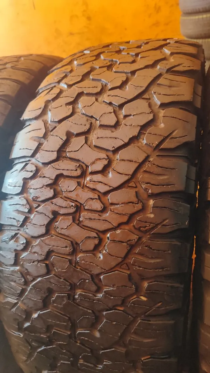 Pneu 35x12.50r18 BF Goodrich usados 4pneus $480 cada avista