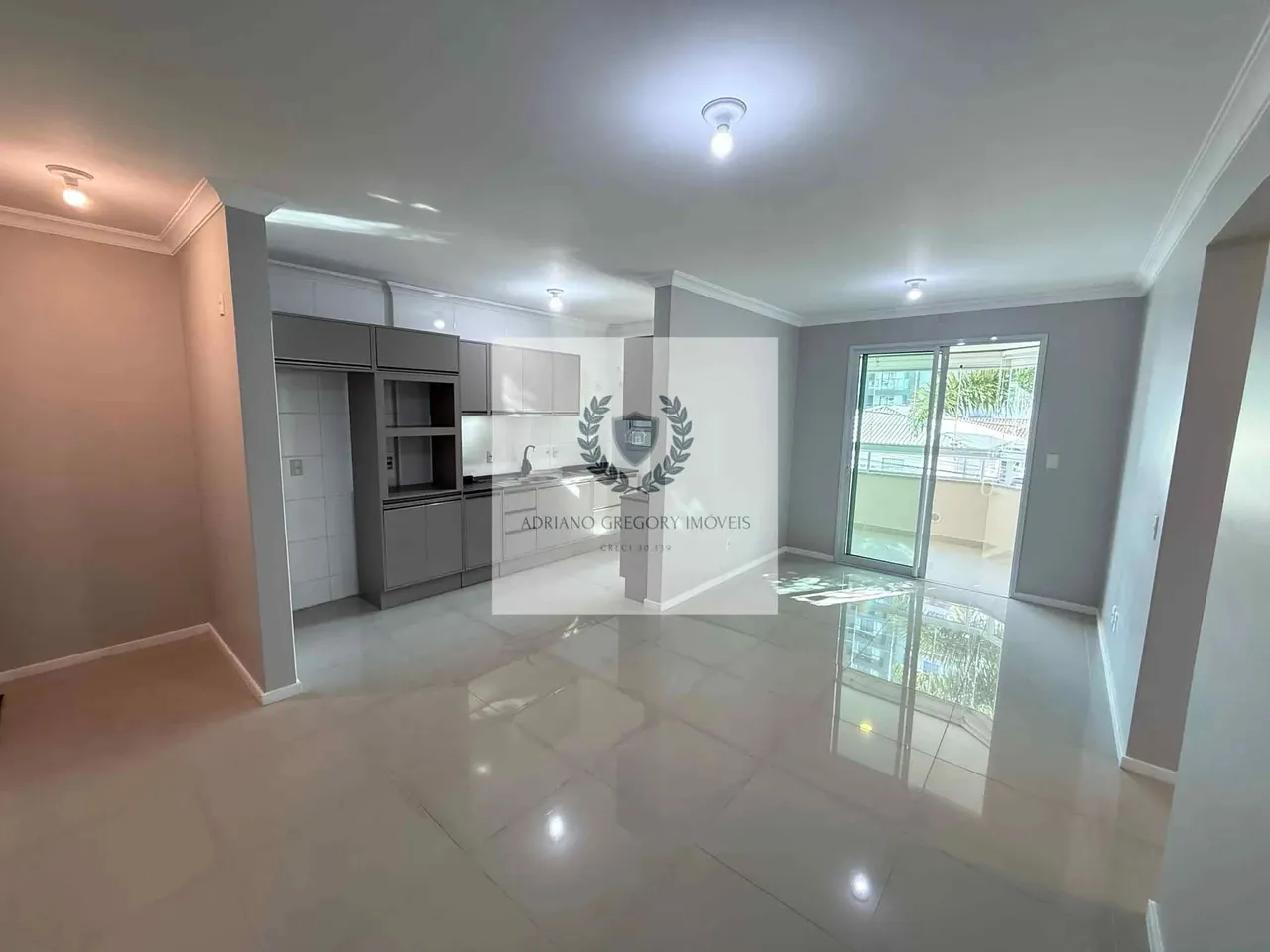 Apartamento 3 Dorm. c/ Suíte, 2 Vagas em Barreiros - São José - SC