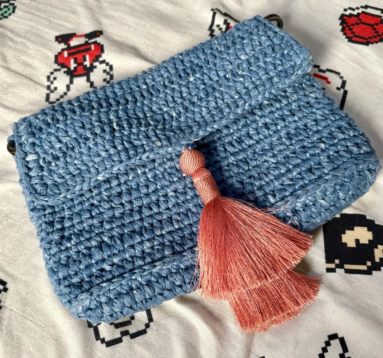 Bolsa em croche com tassel e alça removível 
