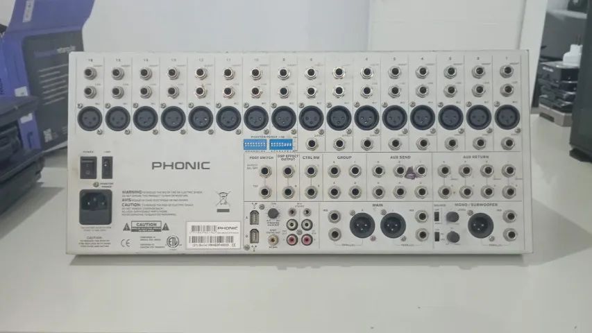 Mesa de Som Phonic Helix Board 24 FireWire - Interface 18 Canais - Foto 2