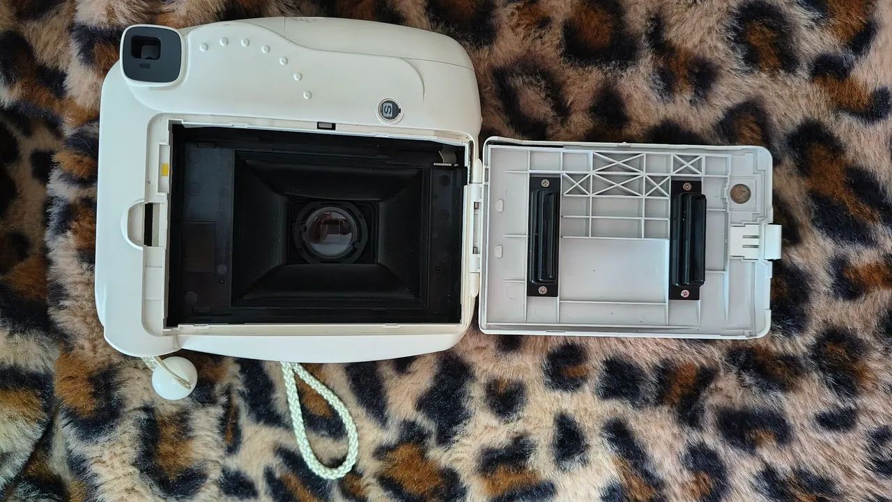 Câmera polaroide instax com defeito  - Foto 4