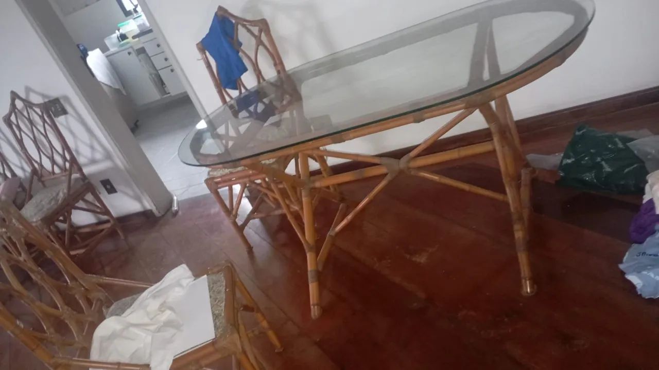 Mesa vidro e bambu 