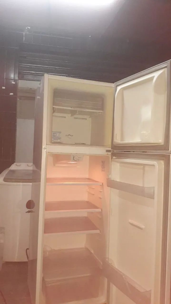 Geladeira Electroluxs em perfeito estado funciona perfeitamente  - Foto 2