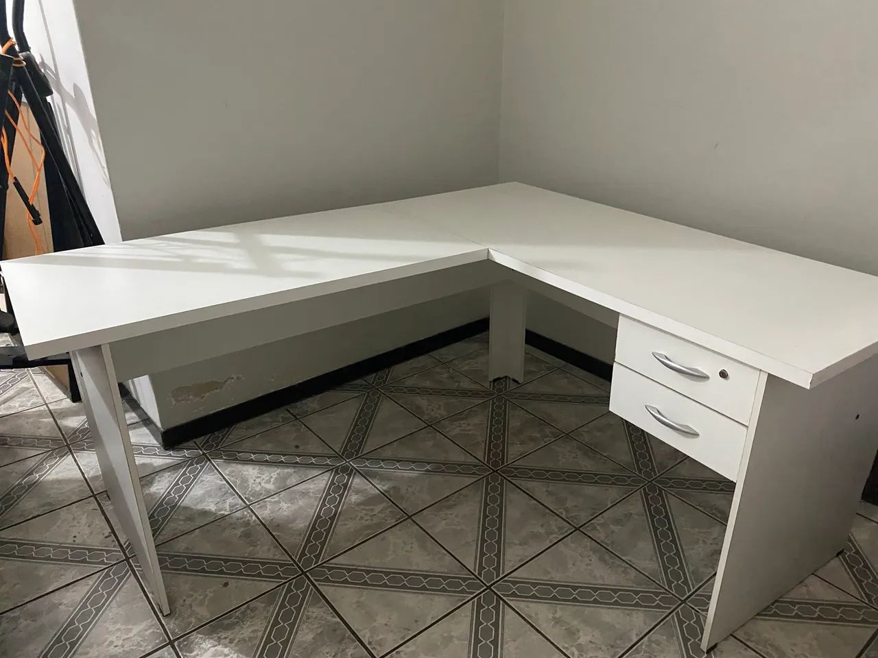 Mesa em L branca em MDF - Foto 3