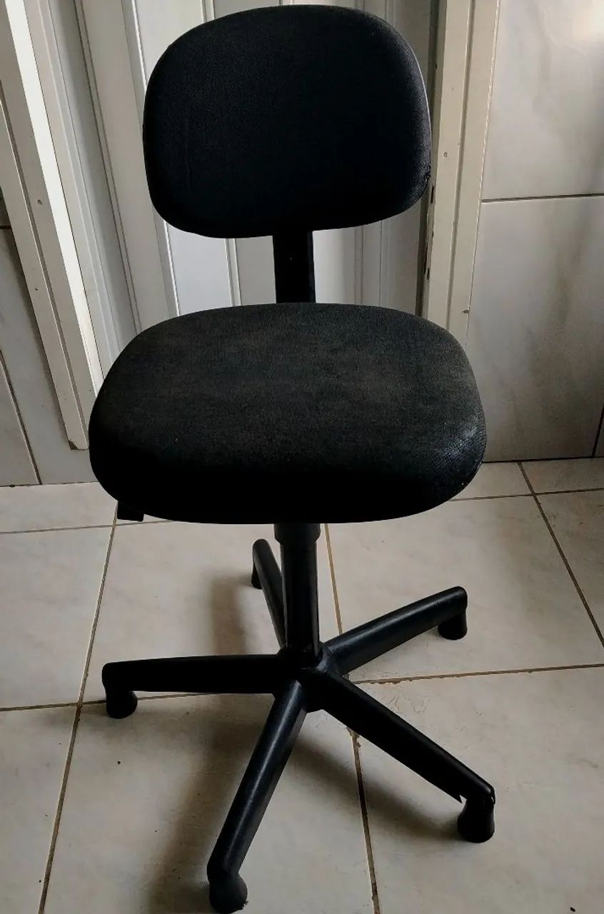 Cadeira giratória preta  - Foto 2