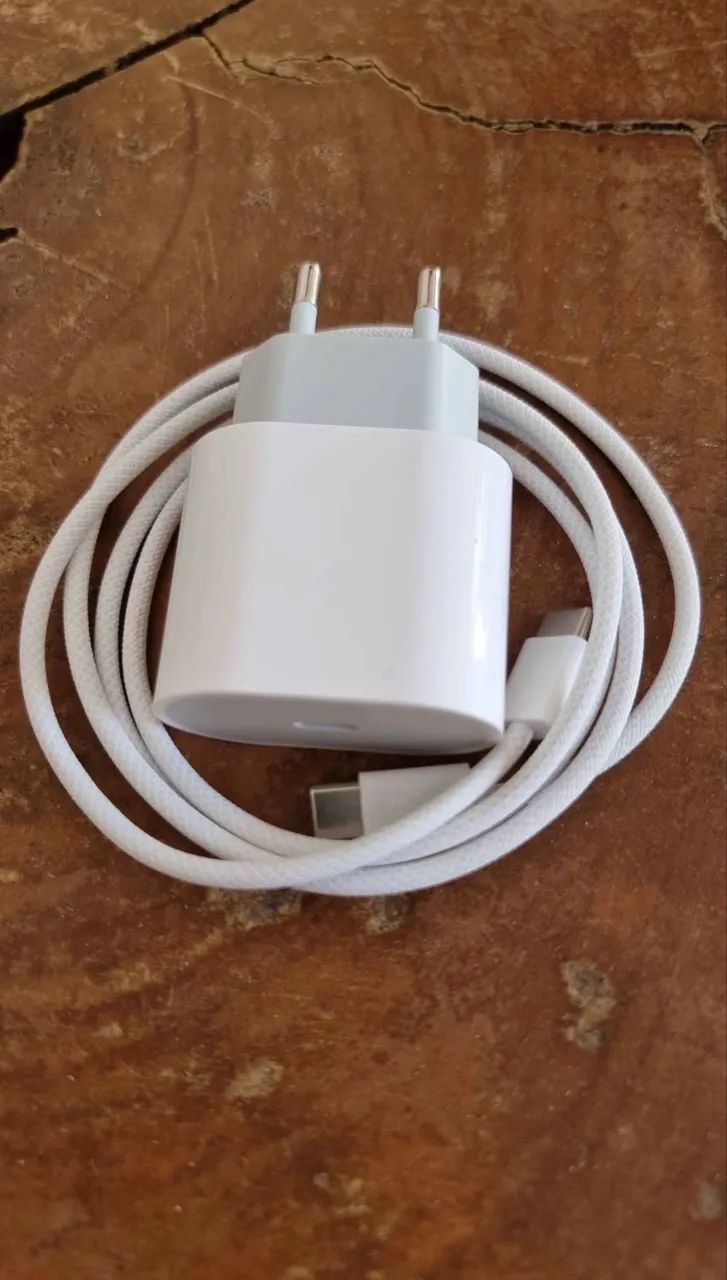 Carregador original do iPhone 16 