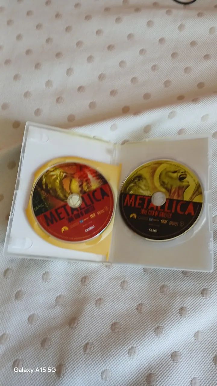 DVD Metallica usado, em cima está com a capa quebrada. - Foto 4