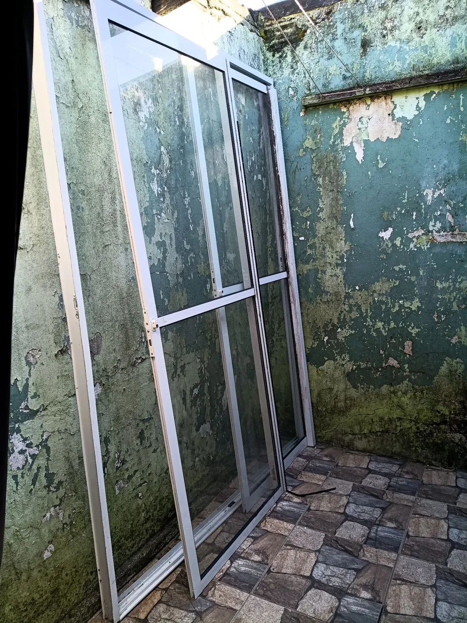 Porta de correr em Alumínio 2 folhas  vidro temperado 1,60x2,17 - Foto 3