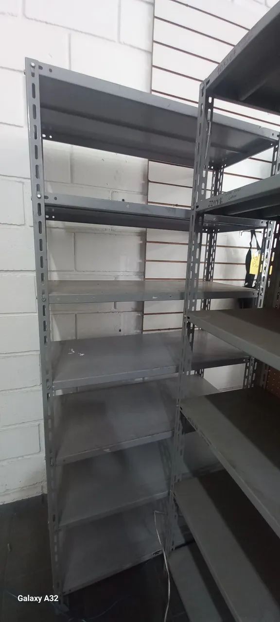Prateleira de aço reforçada 
