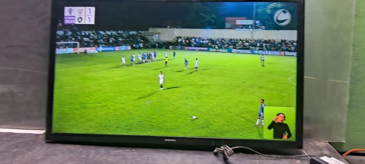 Vendo uma linda TV sansung smart mod,un32j4300AG funcionando perfeitamente .