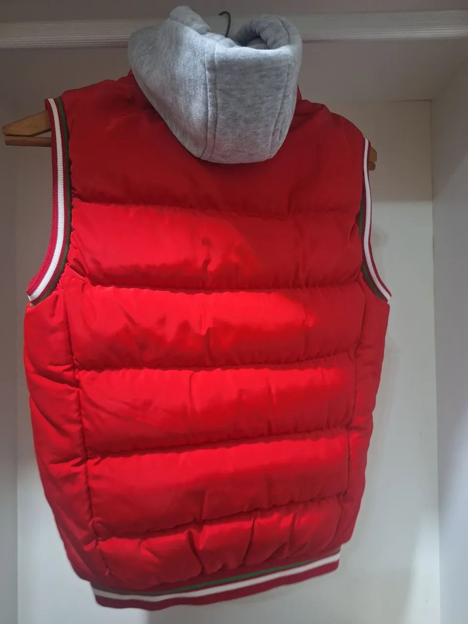 Colete infanti vermelho com capuz   - Foto 2
