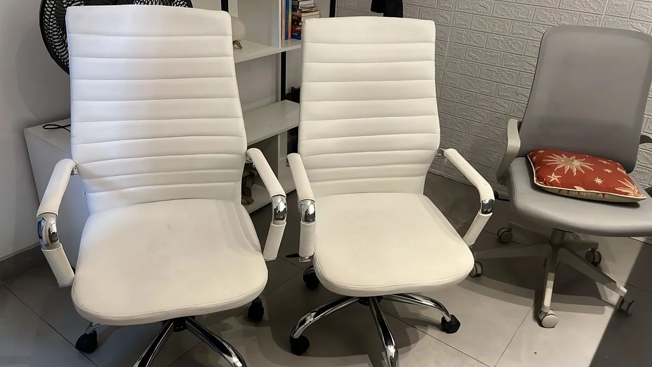 Conjunto de duas cadeiras de escritório  - Foto 3