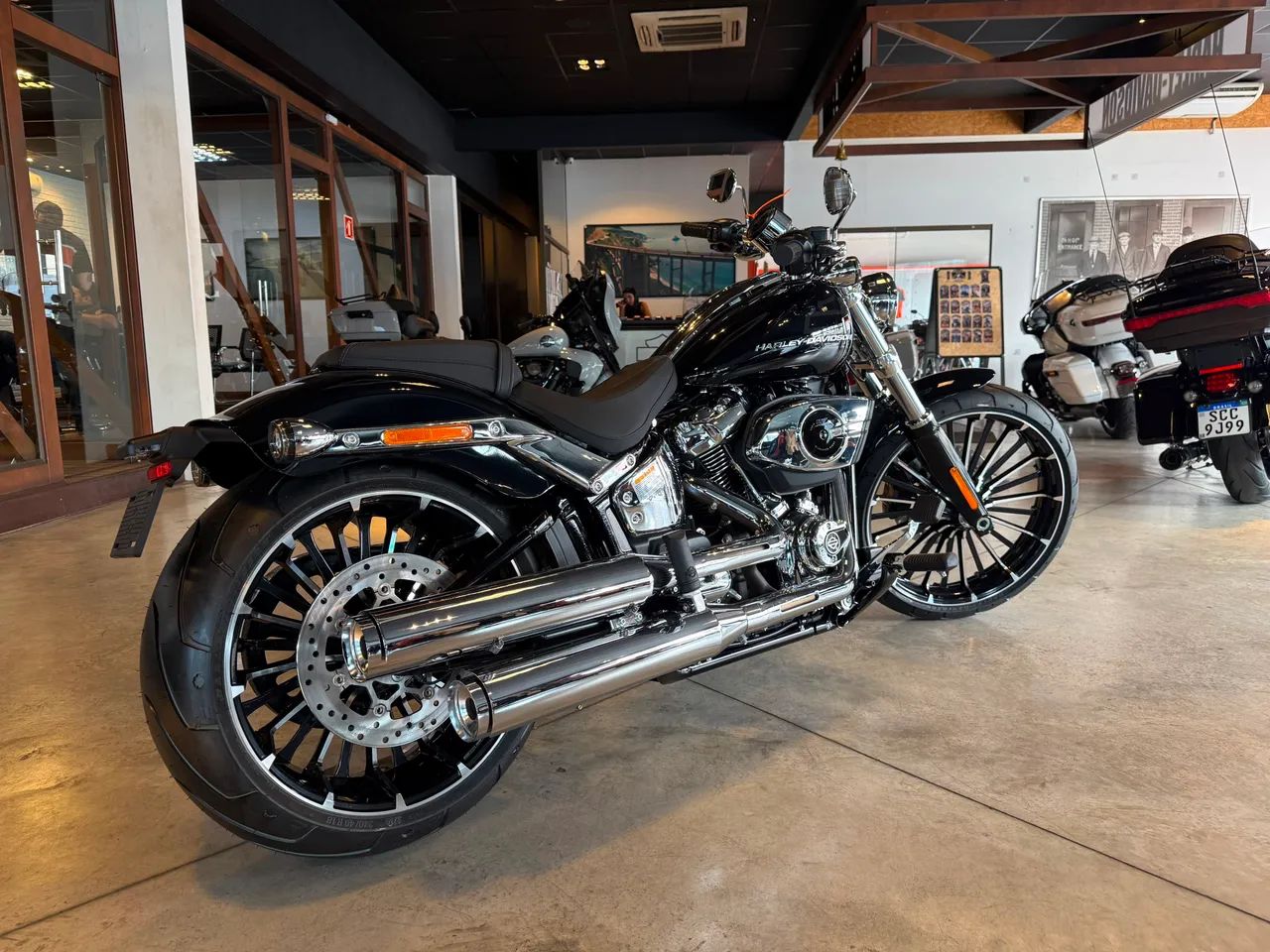 Harley-Davidson Breakout 2026 - Foto 3
