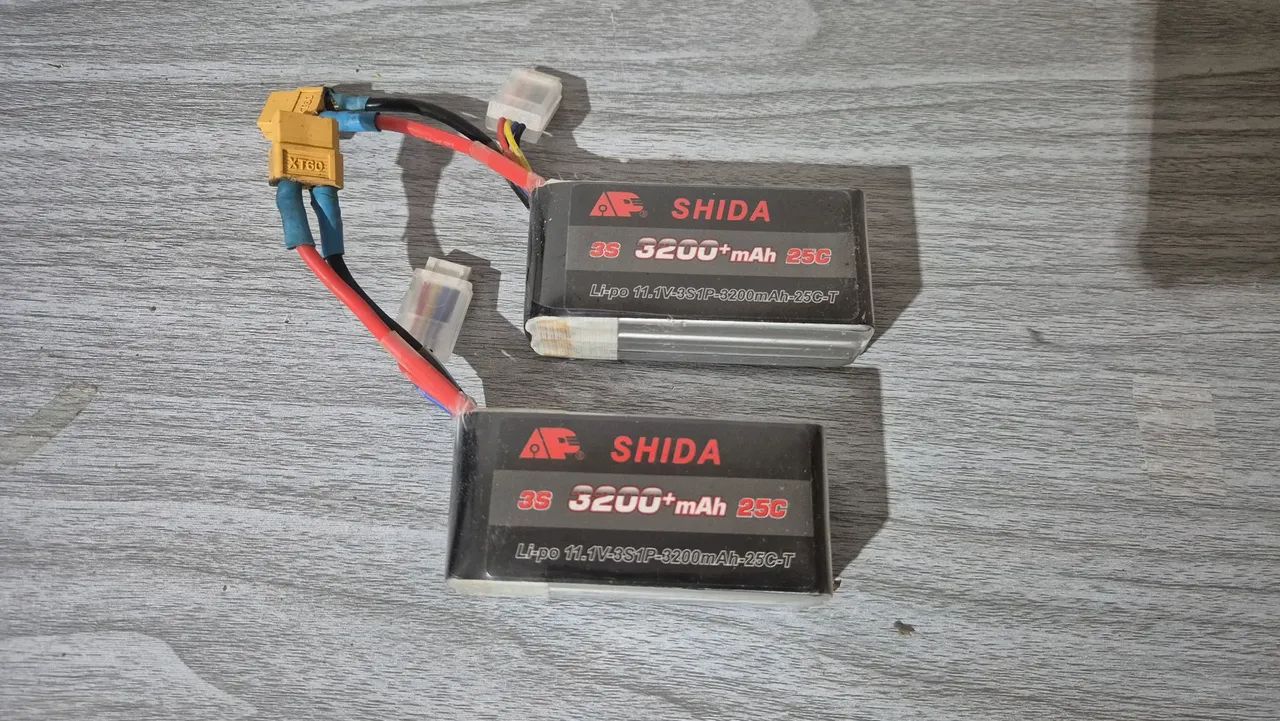Rc Automodelo bateria lipo 3s 3200 semi nova valor unitário 