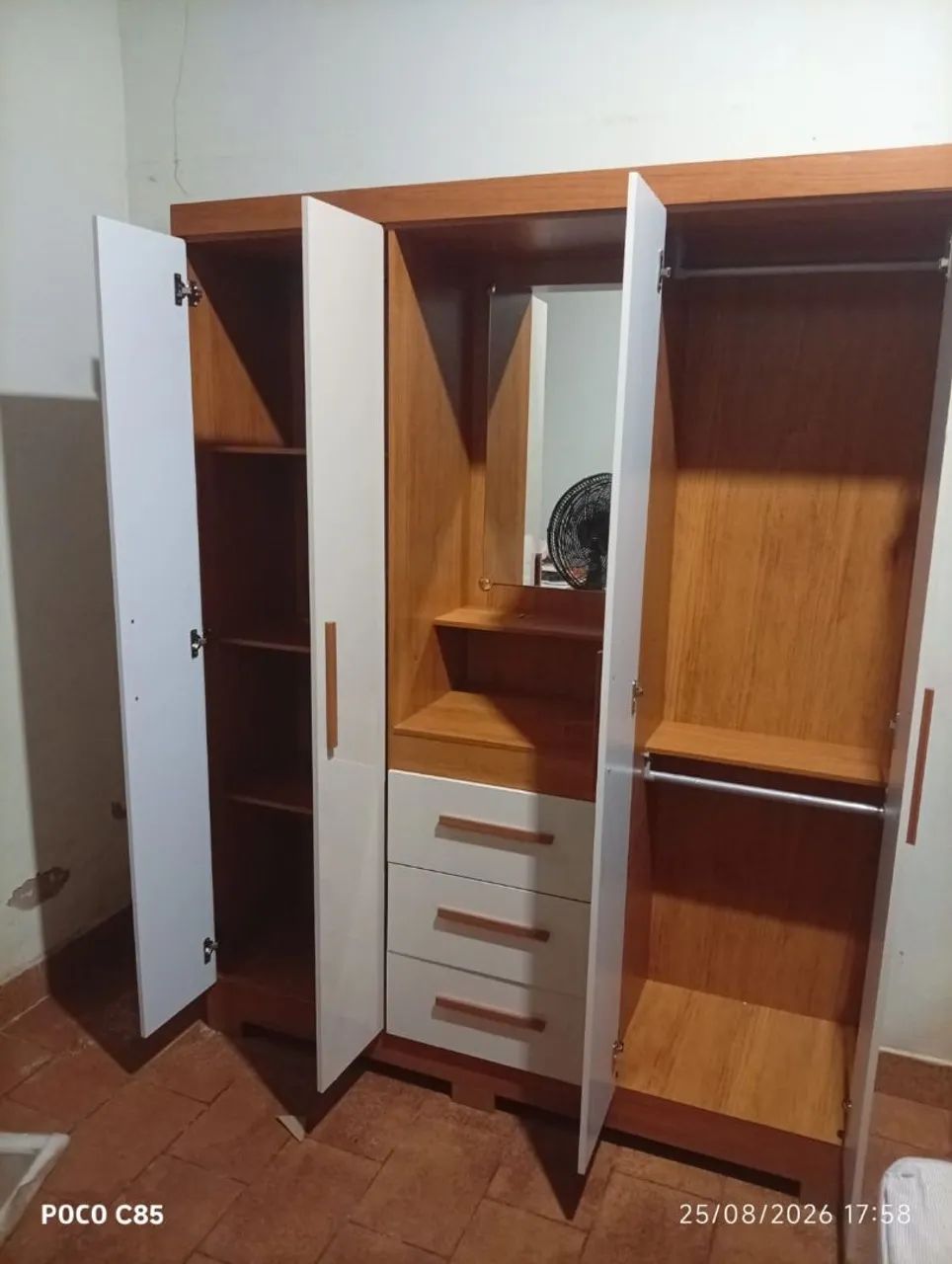Guarda roupa capelinha entrega e montagem grátis  - Foto 2