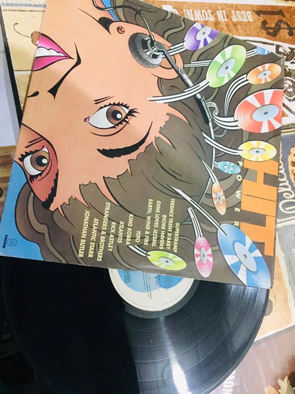 Disco vinil com selo dourado 